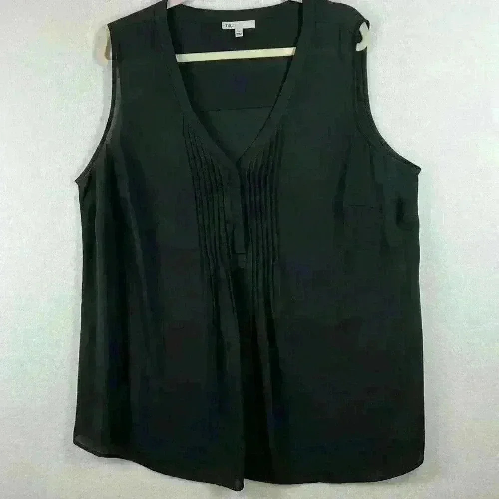 DR2 Sleeveless Blouse Top Sz 1X Black V-Neck 3-Button Front Pleats/Tucks